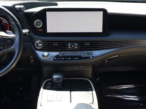 Used 2023 Lexus LS 500 w/ Accessory Package (Z2) RWD image 19