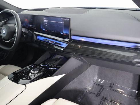 Used 2024 BMW i5 eDrive40i w/ Premium Package RWD image 9
