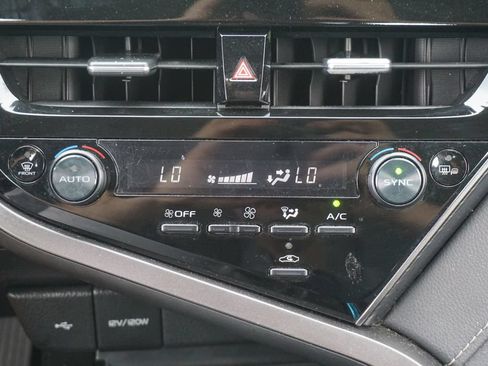 Used 2024 Toyota Camry SE FWD image 11