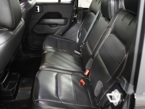 Used 2020 Jeep Wrangler Unlimited Sahara w/ Uconnect 4C Nav & Sound Group AWD/4WD image 22