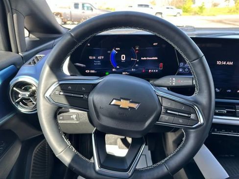 Used 2025 Chevrolet Equinox EV LT FWD image 40