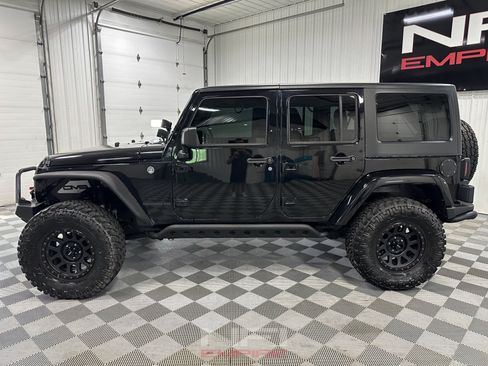 Used 2016 Jeep Wrangler Unlimited Sahara AWD/4WD image 2