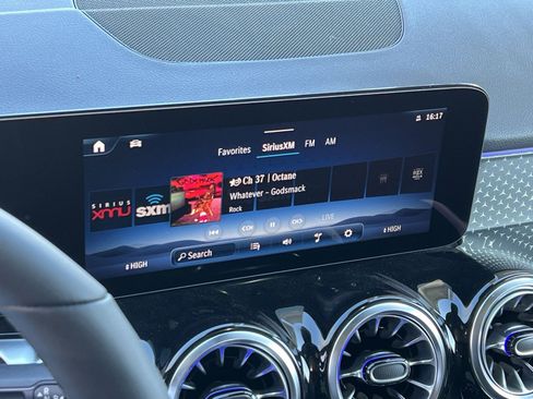 New 2026 Mercedes-Benz GLB 250 4MATIC image 16