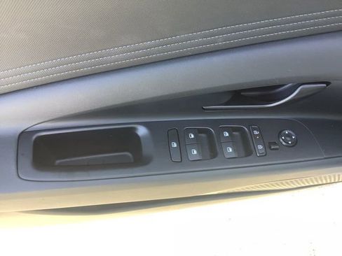 Certified 2025 Hyundai Elantra SEL image 20