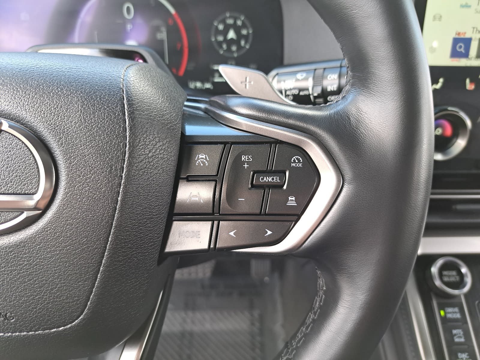 Used 2025 Lexus GX 550 w/ Accessory Package (32) AWD/4WD image 20