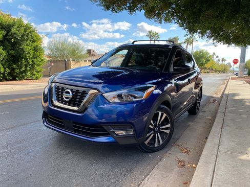 Used 2020 Nissan Kicks SR w/ SR Premium Package image 6