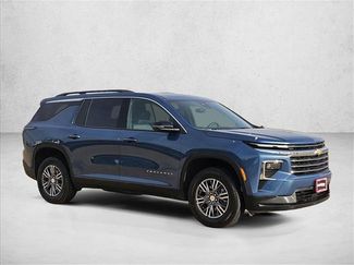 Used 2025 Chevrolet Traverse LT video 3