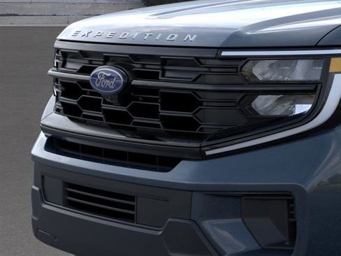 New 2025 Ford Expedition Active image 17