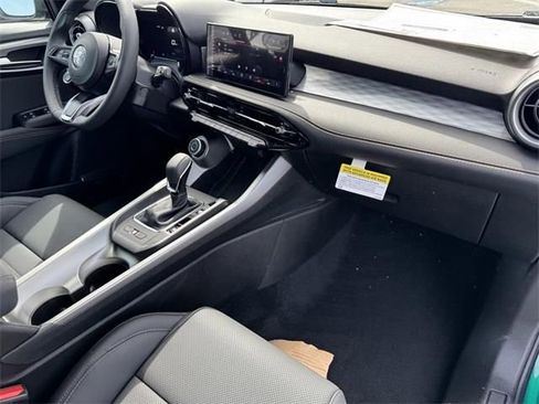 New 2025 Alfa Romeo Tonale w/ Premium Package image 8