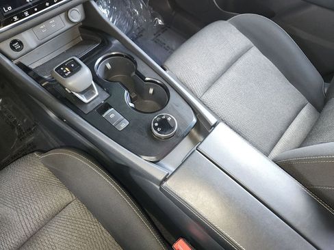 Used 2025 Nissan Rogue SV image 21