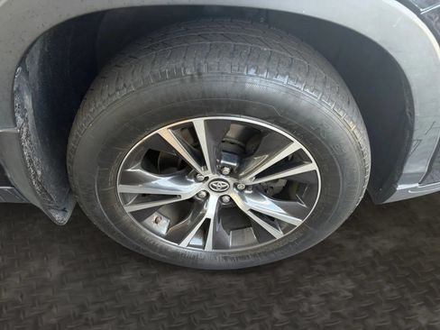 Used 2019 Toyota Highlander Plus w/ Protection Package #3 AWD/4WD image 37