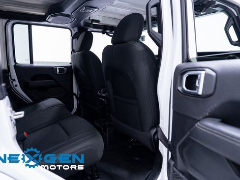 Used 2020 Jeep Wrangler Unlimited Sahara image 38