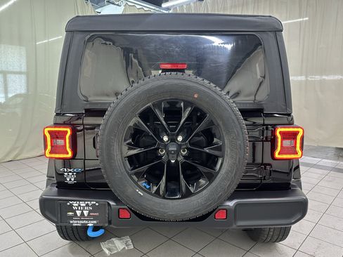 Used 2023 Jeep Wrangler Unlimited Sahara w/ Cold Weather Group AWD/4WD image 6