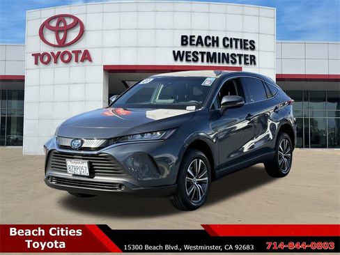 Used 2022 Toyota Venza LE image 6