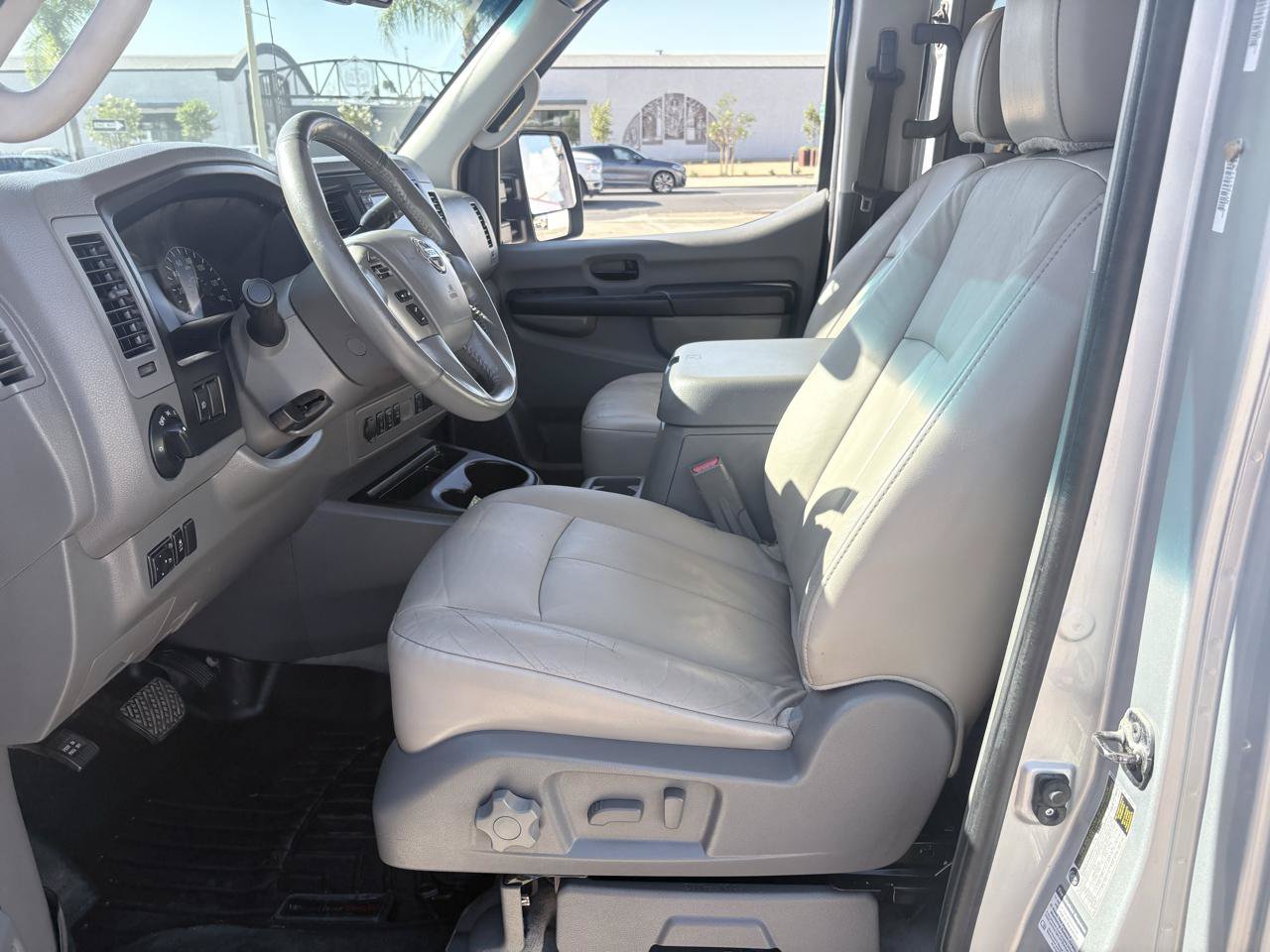Used 2015 Nissan NV 3500 SL w/ Technology Package RWD image 22