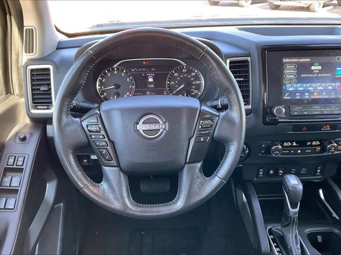 Used 2022 Nissan Frontier SV w/ SV Premium Package image 6