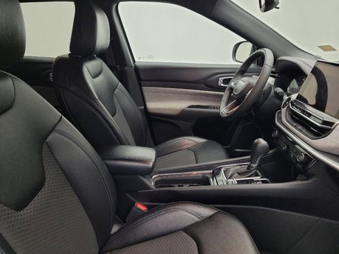 Used 2024 Jeep Compass Latitude image 21