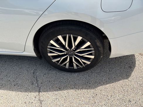 Used 2025 Nissan Altima 2.5 SV FWD image 29