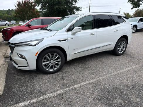 Used 2022 Buick Enclave Avenir w/ Avenir Technology Package AWD/4WD image 3