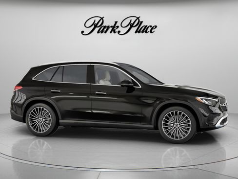 Used 2026 Mercedes-Benz GLC 300 4MATIC image 28
