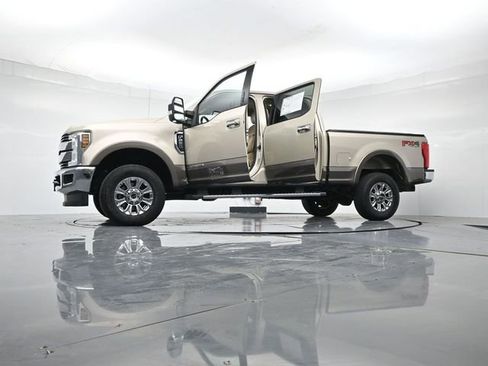 Used 2018 Ford F250 Lariat w/ Chrome Package image 51