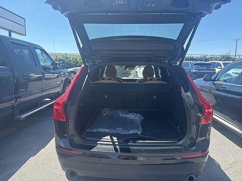 Used 2019 Volvo XC60 T6 Momentum w/ Protection Package AWD/4WD image 12