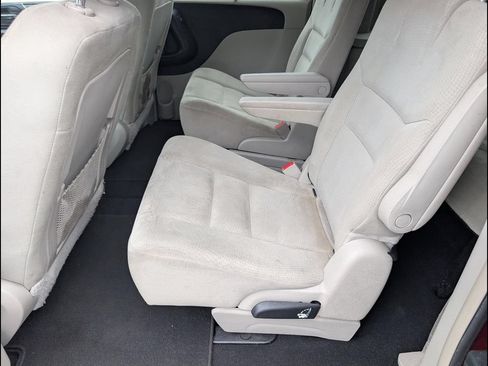 Used 2014 Chrysler Town & Country Touring w/ Driver Convenience Group FWD image 9