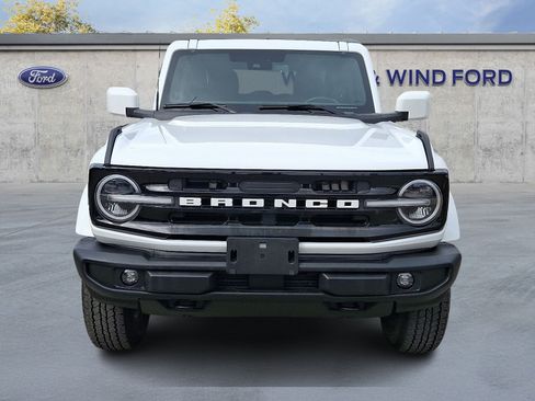 Used 2025 Ford Bronco Outer Banks AWD/4WD image 2
