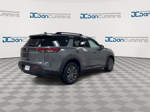 Used 2025 Nissan Pathfinder SV image 8