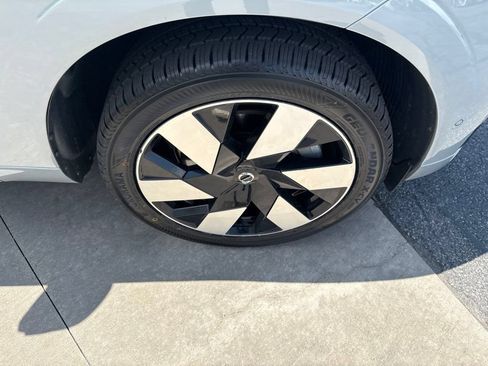 Certified 2025 Volvo XC60 T8 Plus w/ Protection Package Premier AWD/4WD image 12