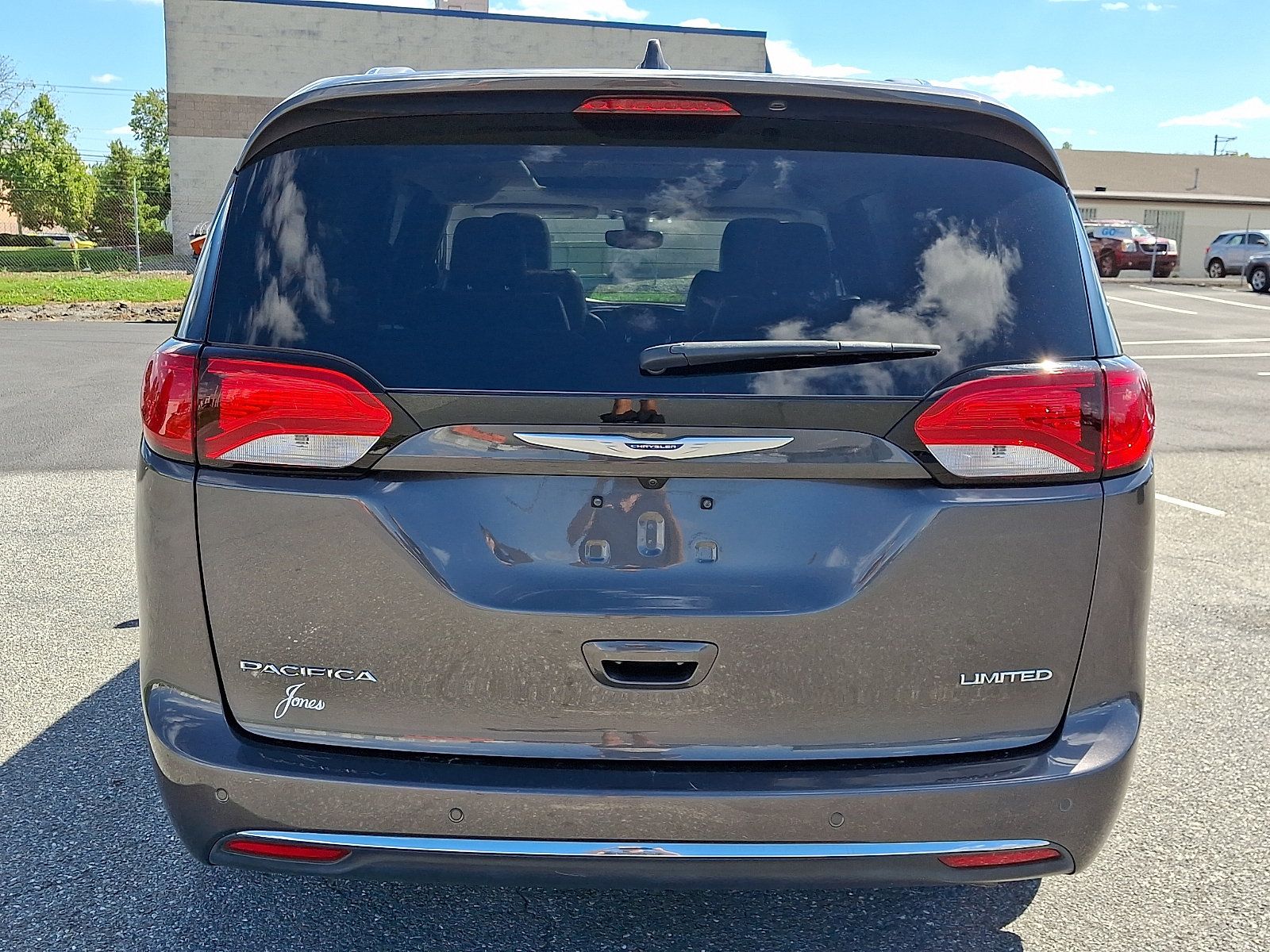 Used 2018 Chrysler Pacifica Limited FWD image 5