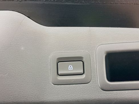 Used 2023 MAZDA MAZDA3 s image 32