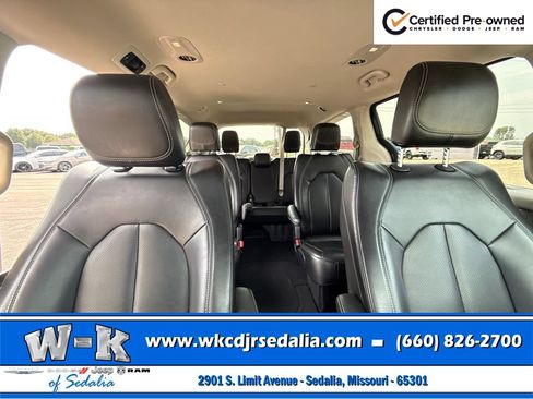 Certified 2023 Chrysler Pacifica Touring-L FWD image 35