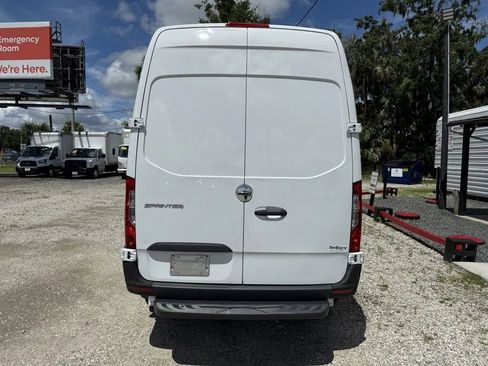 Used 2019 Freightliner Sprinter 144 image 6