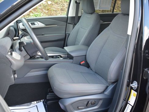 Used 2025 Ford Explorer Active image 9