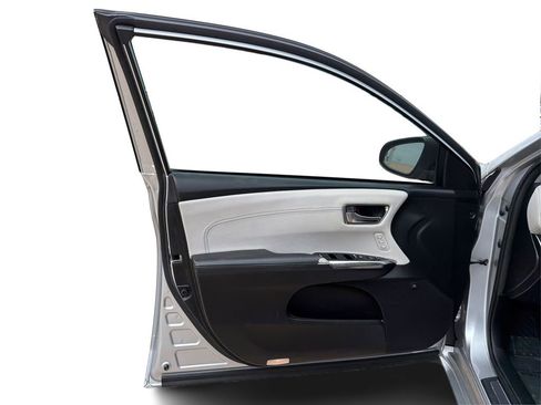 Used 2018 Toyota Avalon Limited image 21