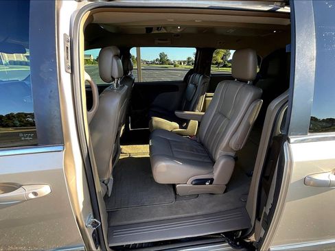Used 2012 Chrysler Town & Country Touring w/ Entertainment Group #1 image 20