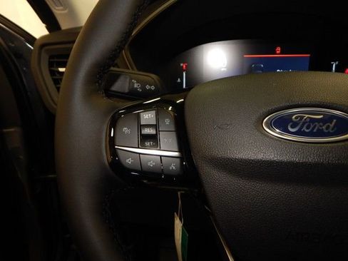 Used 2025 Ford Escape SE image 25