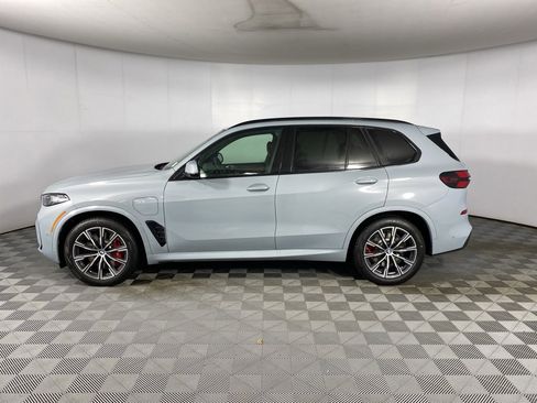 New 2026 BMW X5 xDrive50e image 5