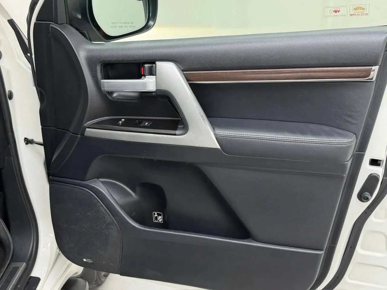 Used 2018 Toyota Land Cruiser AWD/4WD image 19