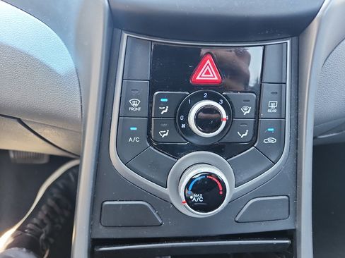 Used 2015 Hyundai Elantra SE w/ Option Group 02 FWD image 24