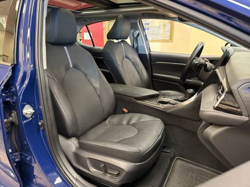 Used 2024 Toyota Camry XSE w/ Cold Weather Package FWD image 13