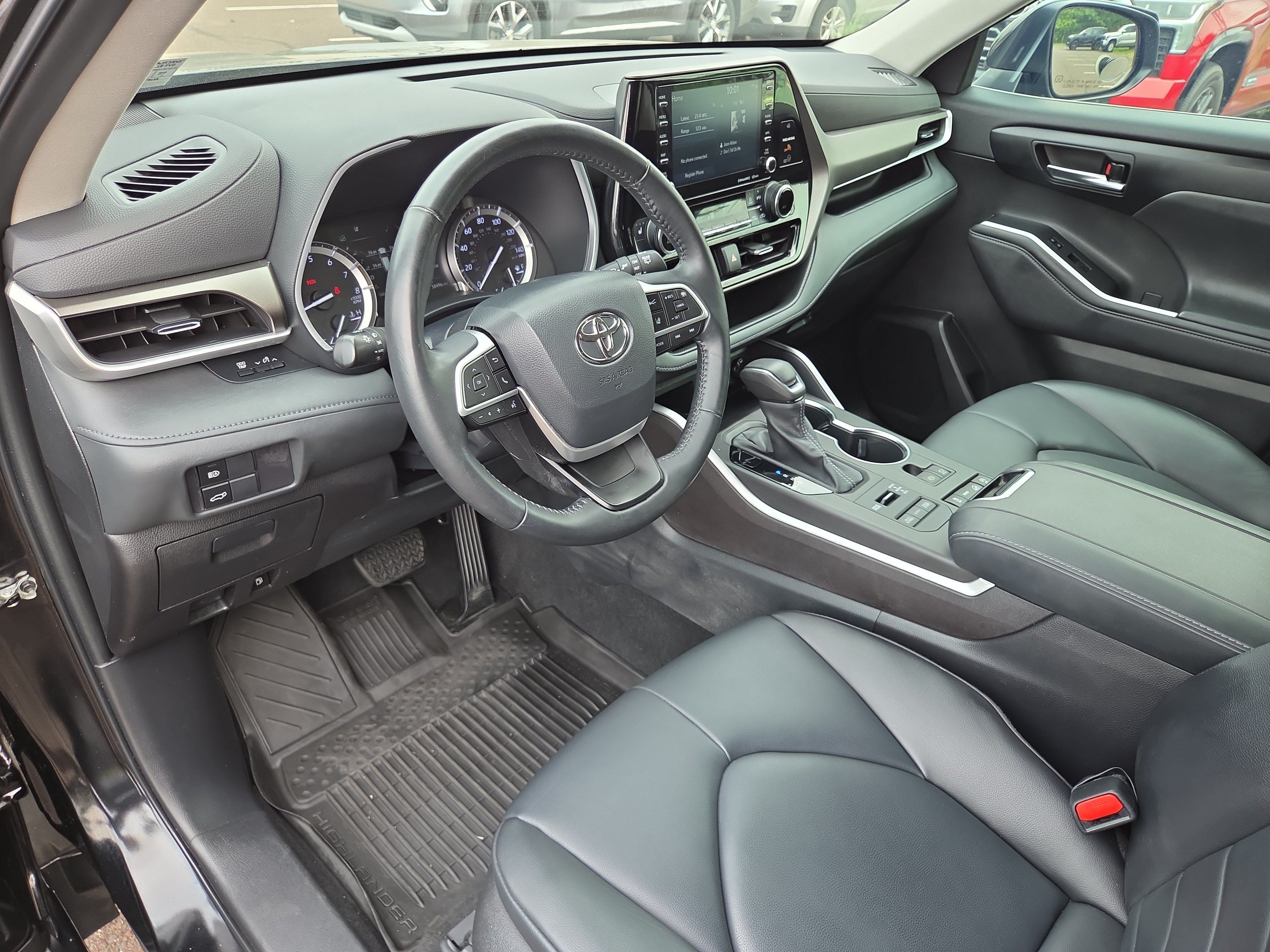 Used 2022 Toyota Highlander XLE AWD/4WD image 15