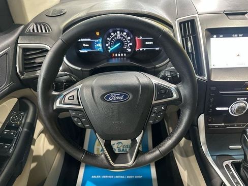 Used 2018 Ford Edge Titanium w/ Technology Package FWD image 16