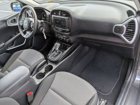 Used 2025 Kia Soul LX w/ LX Technology Package FWD image 36
