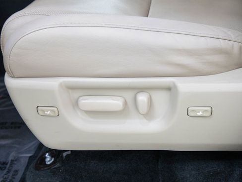 Used 2013 Toyota Sequoia Platinum AWD/4WD image 29