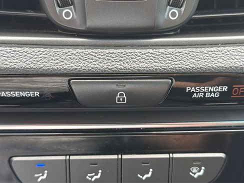 Used 2018 Hyundai Elantra GT FWD image 33