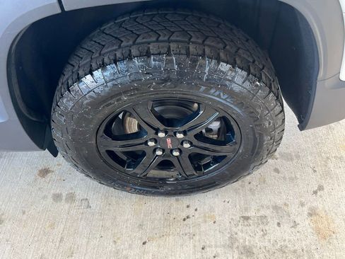 Used 2023 GMC Acadia AT4 w/ Technology Package image 11