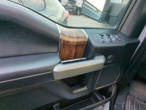 Used 2020 Ford F150 Lariat image 9