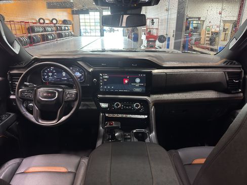 Used 2025 GMC Sierra 1500 AT4 w/ AT4 Premium Package AWD/4WD image 18